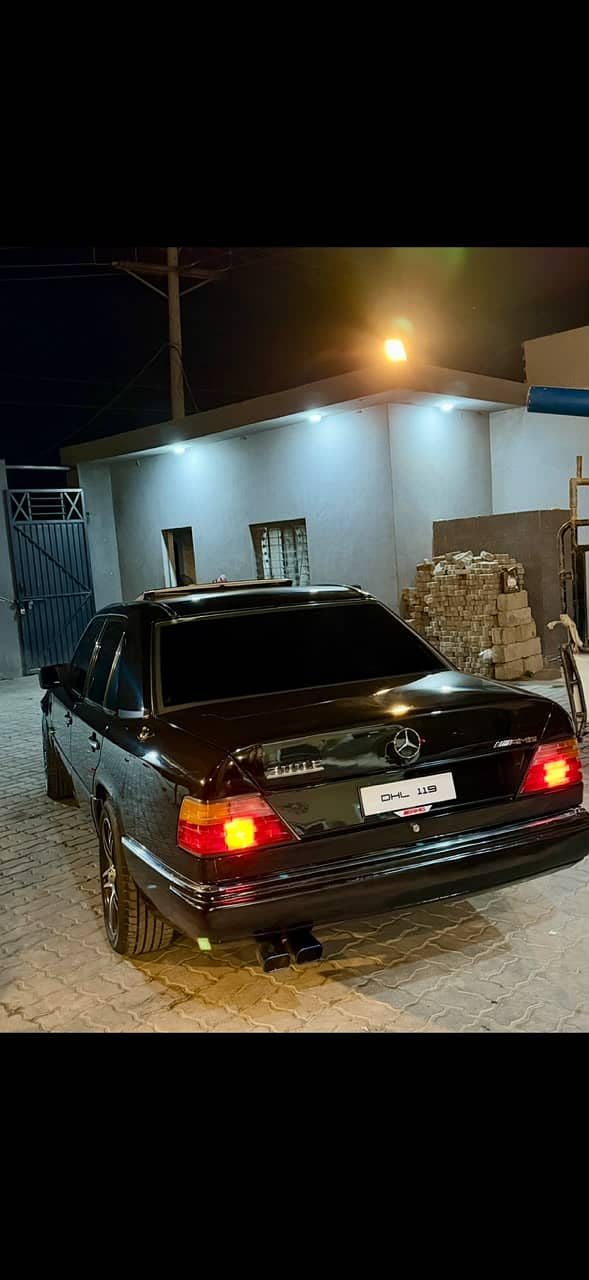 Mercedes E Class 1990 3