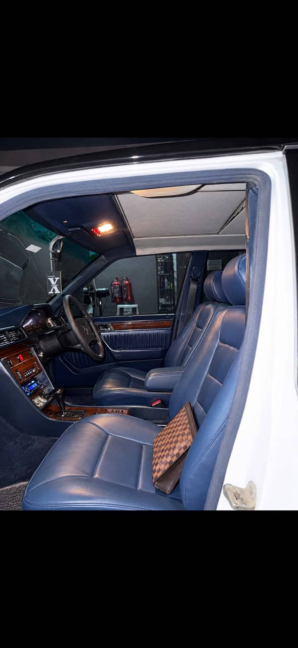 Mercedes E Class 1990 4