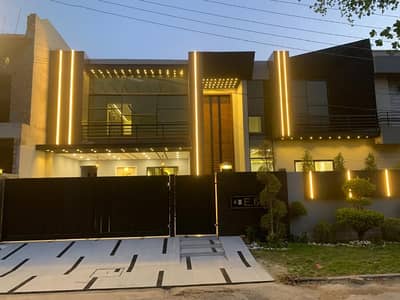 1 Kanal Park Facing House For Sale In Wapda Town Multan