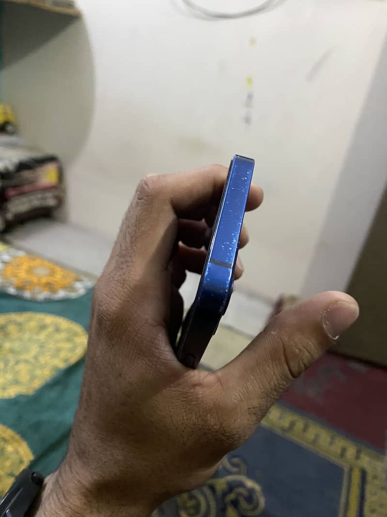 Apple iPhone 12 mini 4
