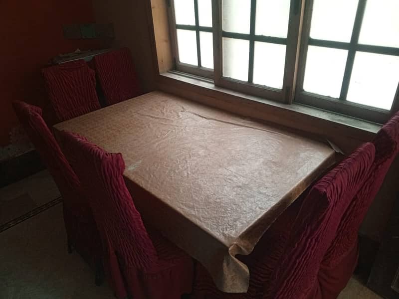 Dinning table with 6 chairs 0