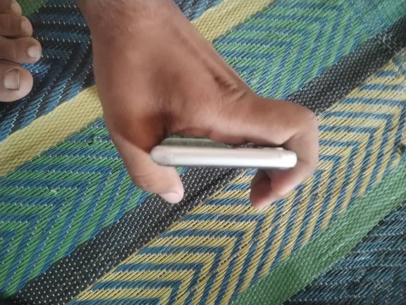 Apple iPhone 11 4