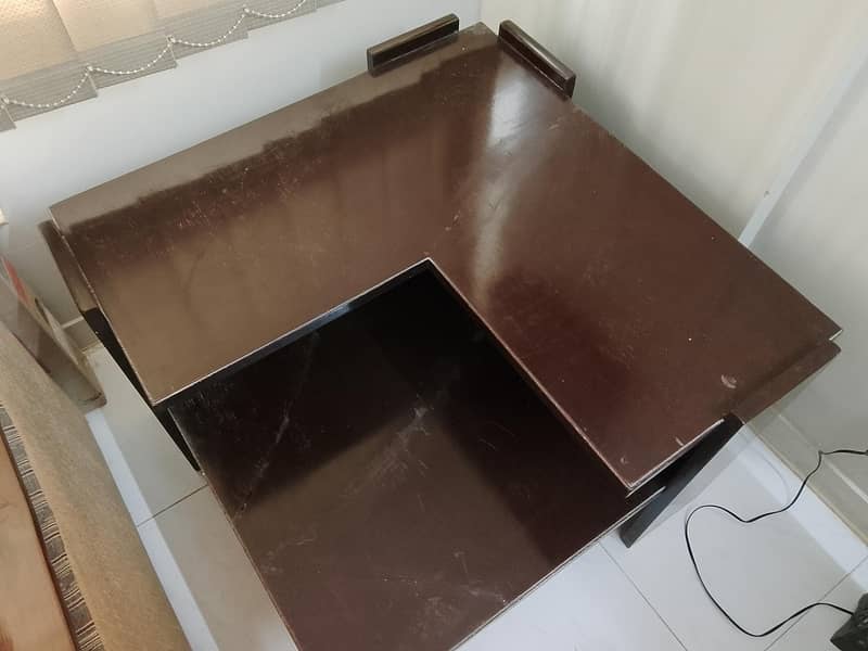 drying room cornor table. 0