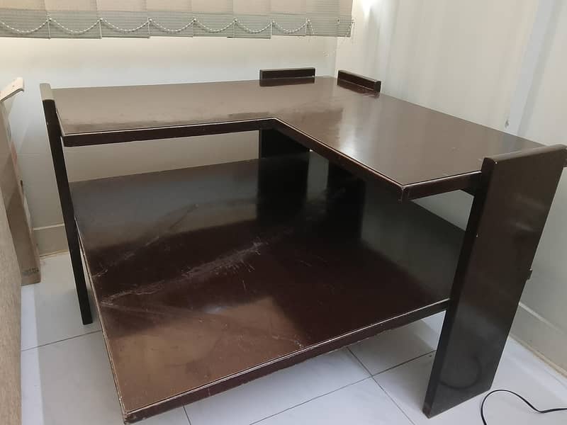 drying room cornor table. 3