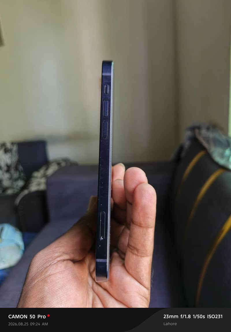 Apple iPhone 12 3