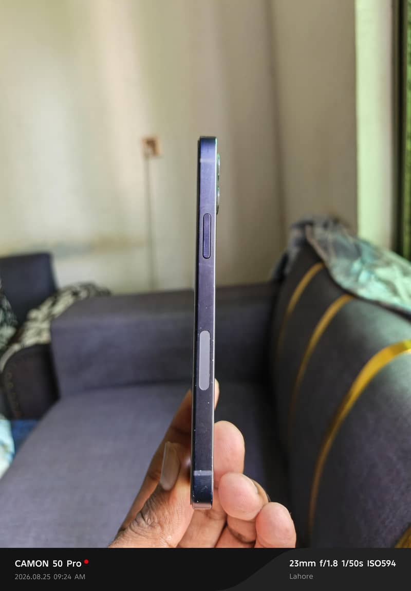 Apple iPhone 12 4