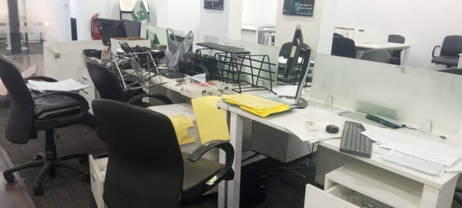 Complete office furniture/ Furniture for sale/ Workstation/ table