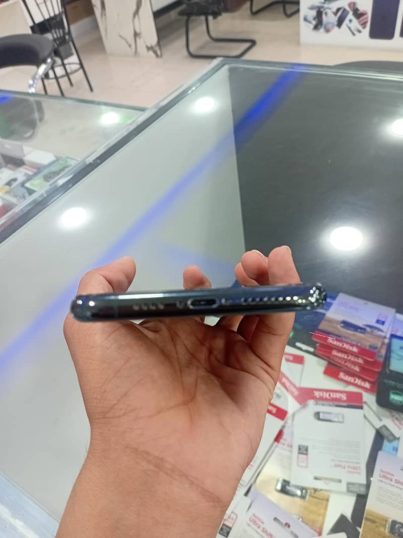 Apple iPhone 11 Pro Max 3