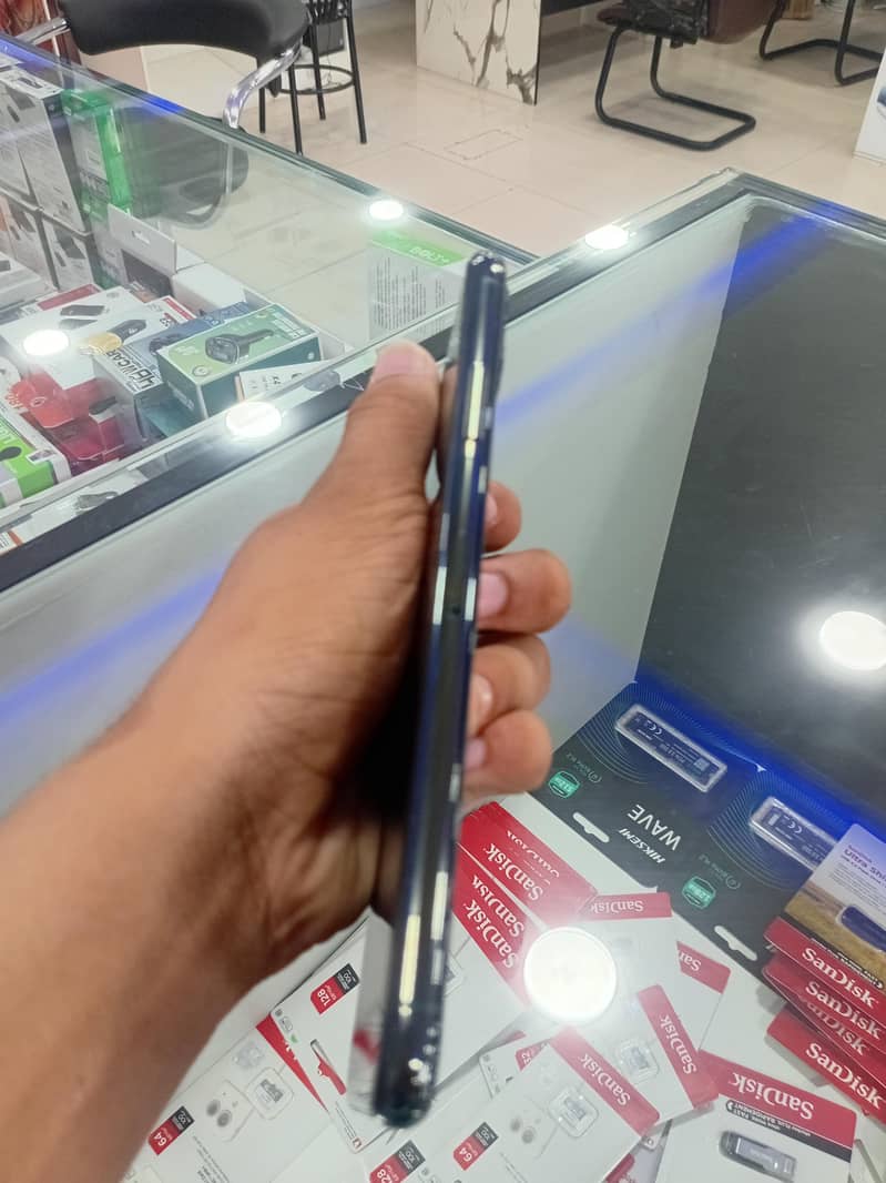 Apple iPhone 11 Pro Max 4