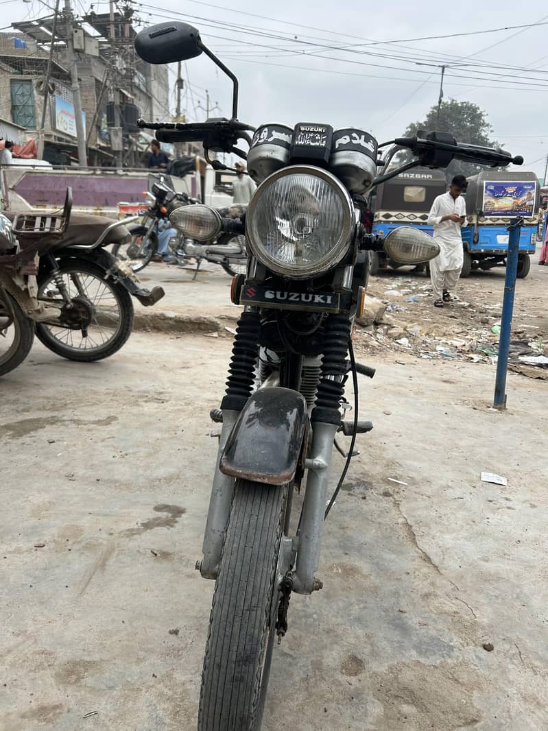 Suzuki gs 150 1