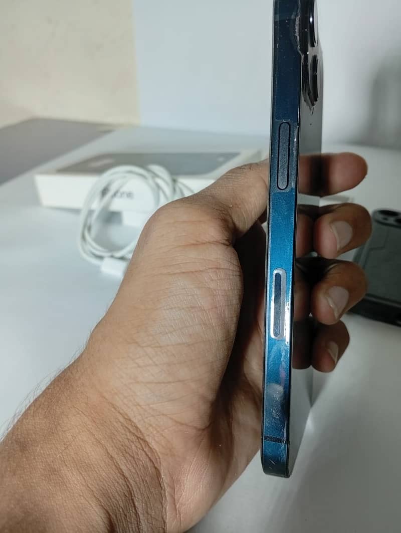 Apple iPhone 13 5
