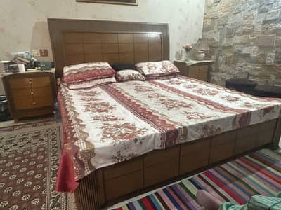 Beautiful wooden bed for sale Good condition