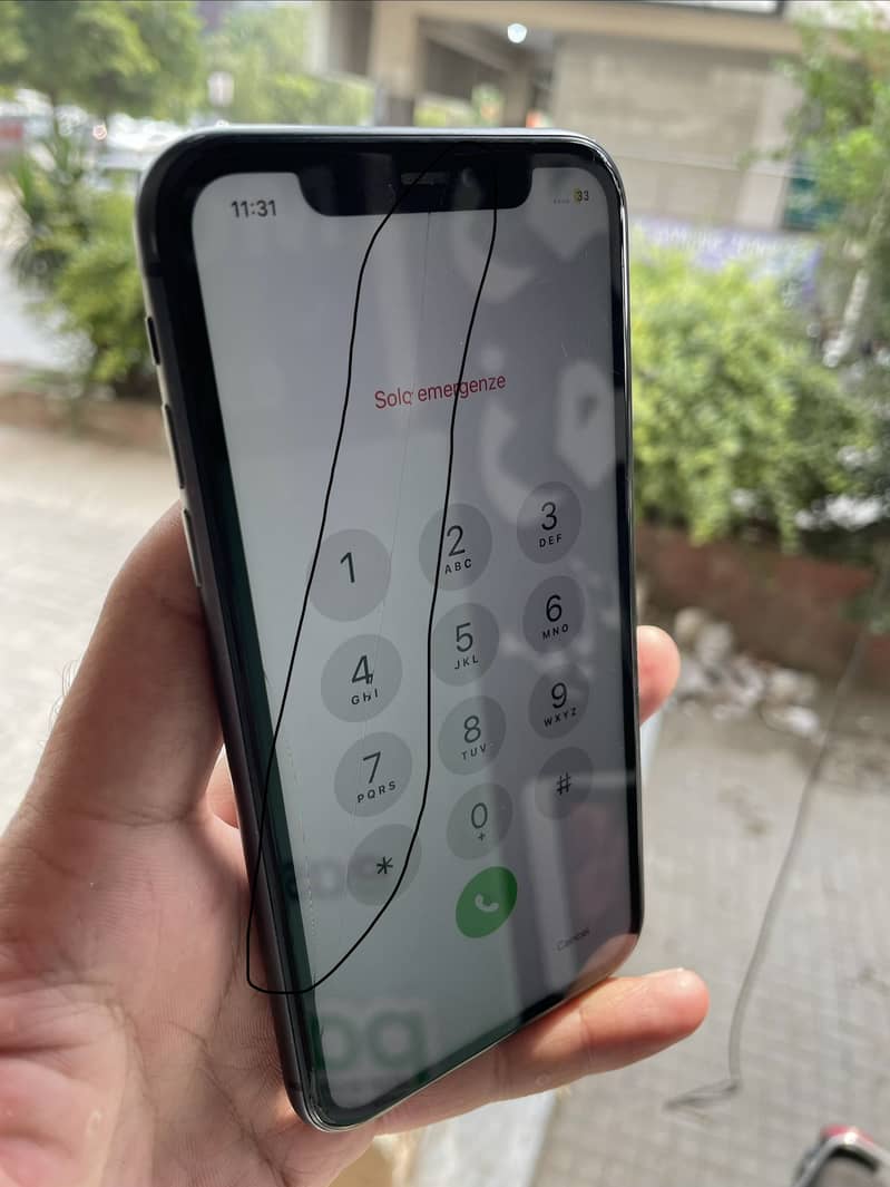 Apple iPhone 11 4