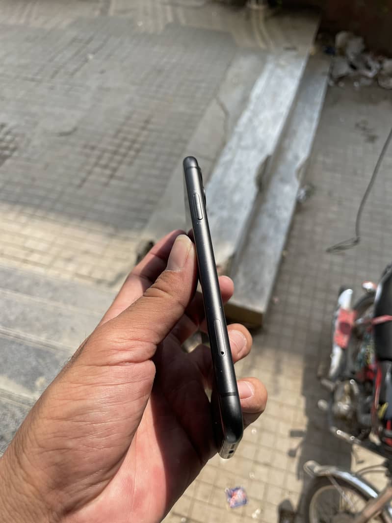 Apple iPhone 11 6
