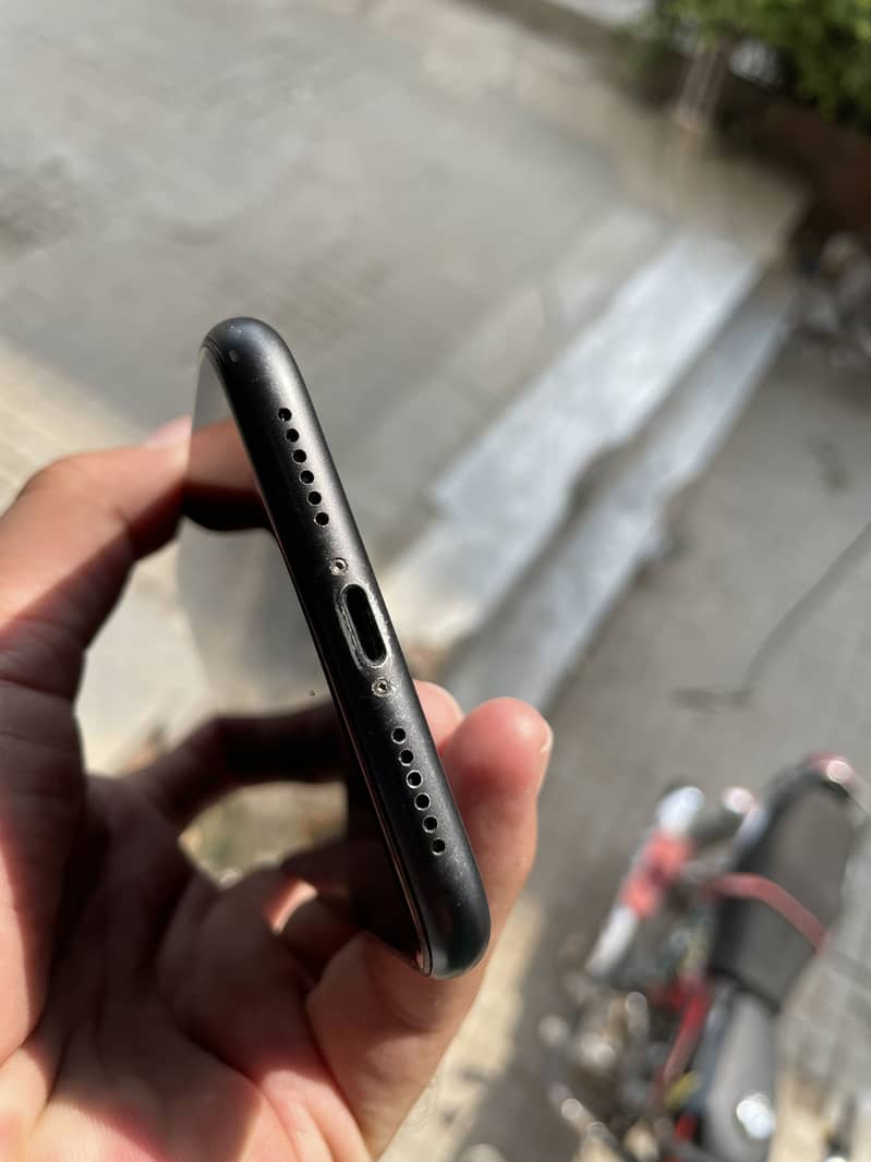 Apple iPhone 11 8