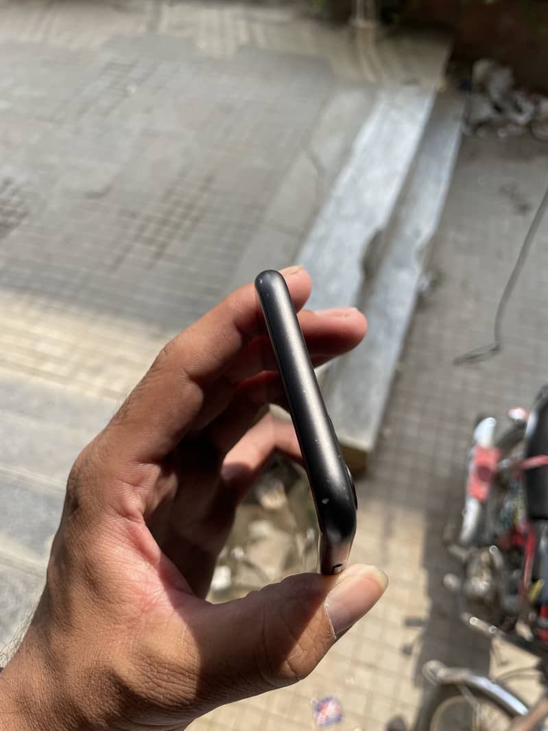 Apple iPhone 11 9