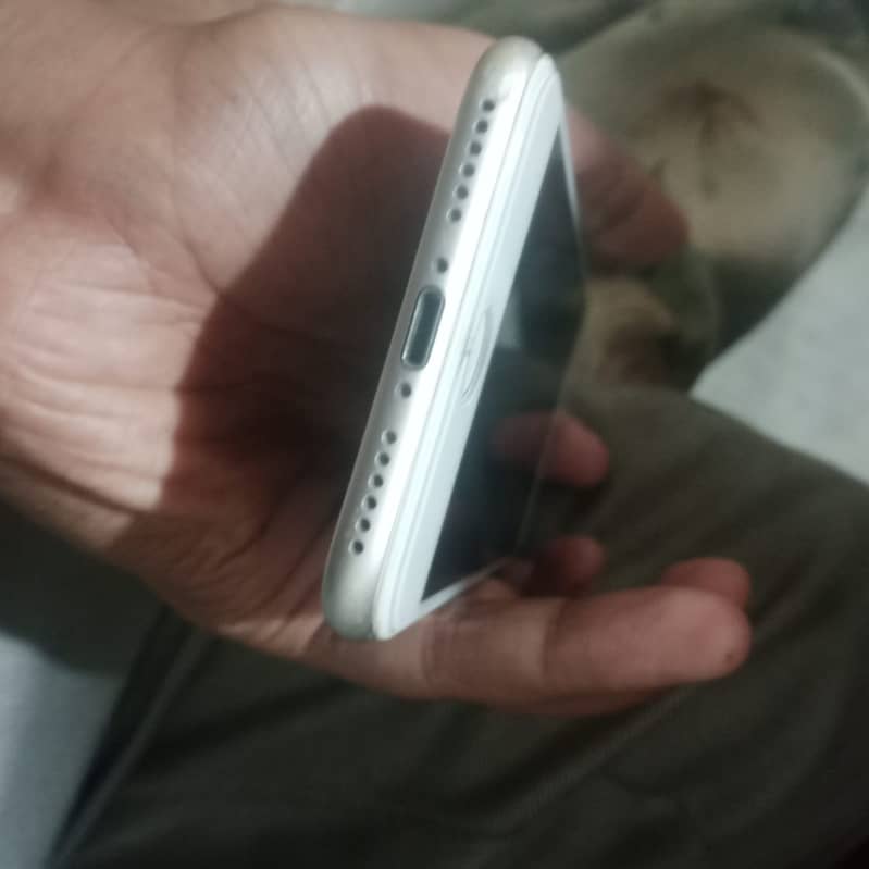 Apple iPhone 7 Plus 0