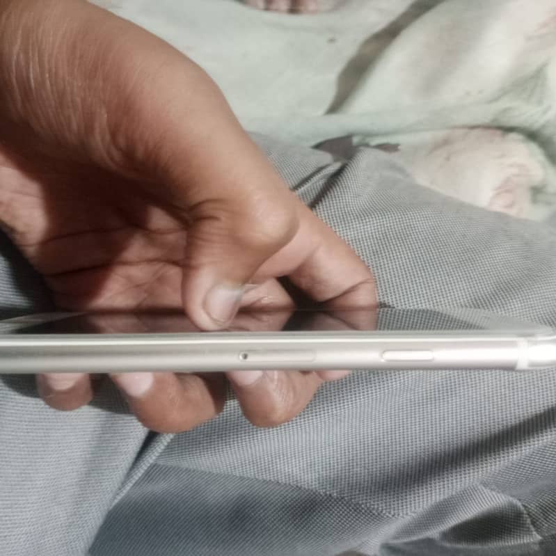 Apple iPhone 7 Plus 1