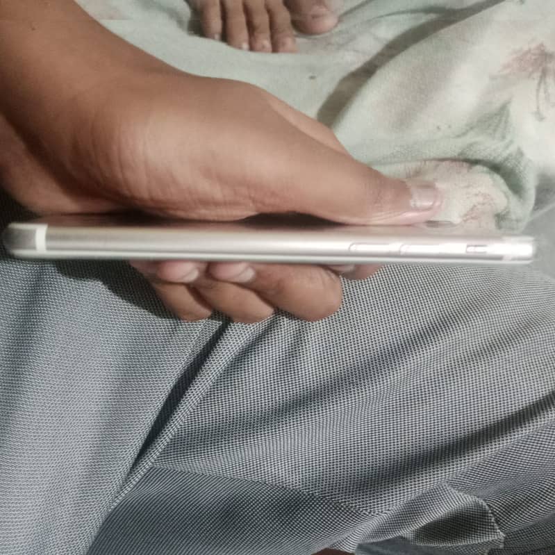 Apple iPhone 7 Plus 4