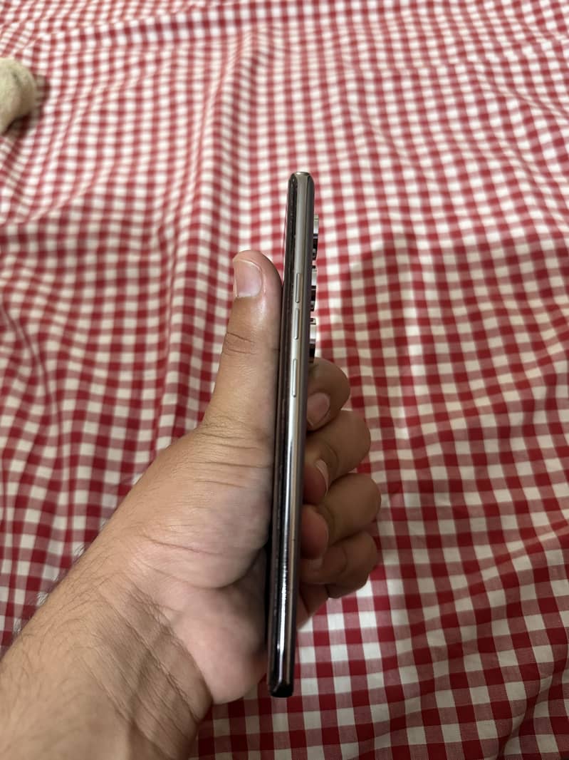 Tecno CAMON 40 Pro 4