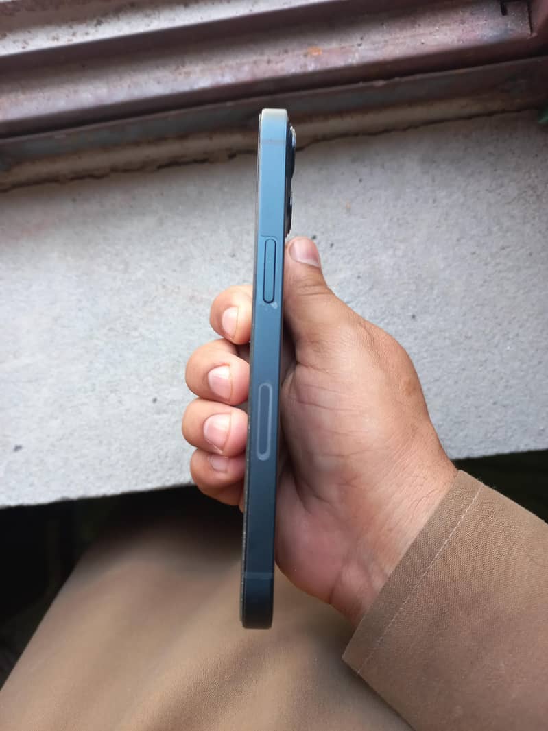 Apple iPhone 13 JV 3