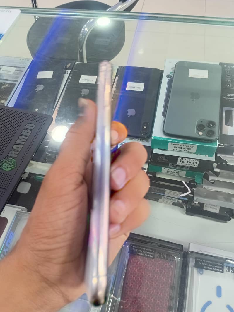 Apple iPhone X 3