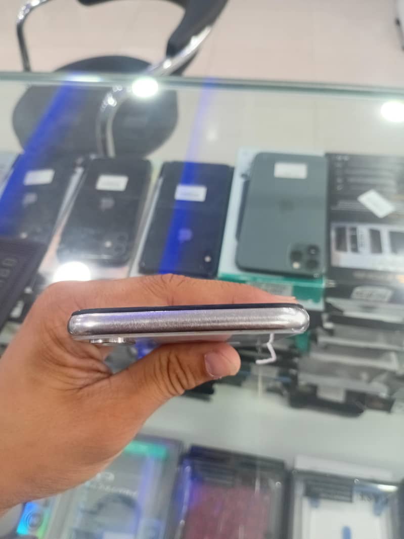 Apple iPhone X 5