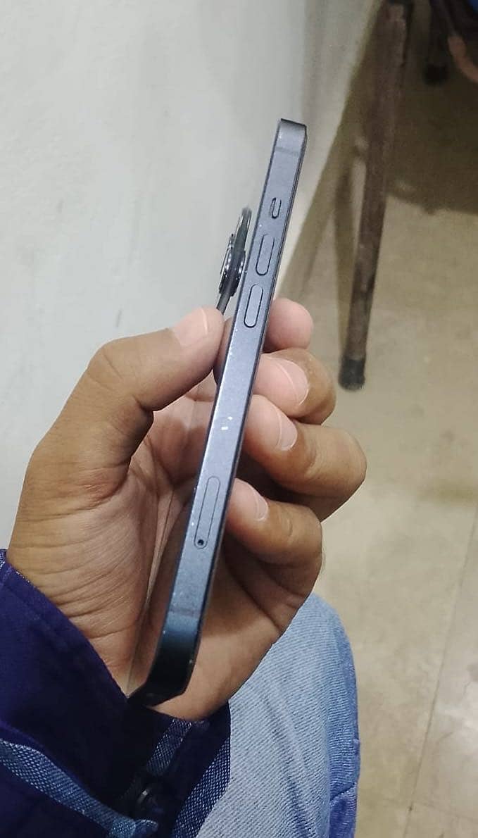 Apple iPhone 13 2