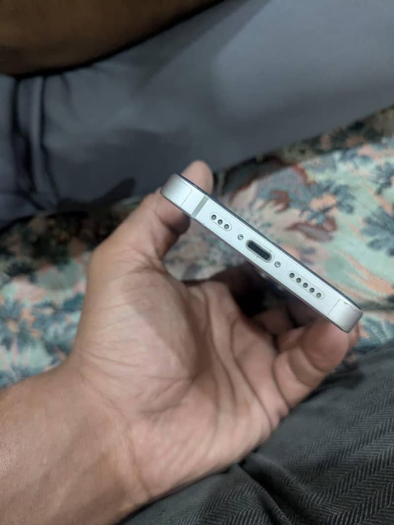 Apple iPhone 13 6