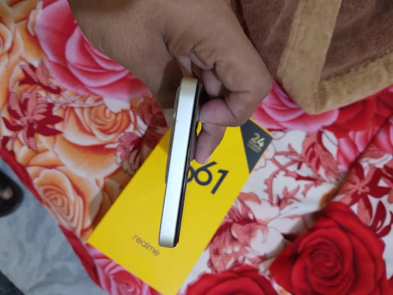 Realme C61 2