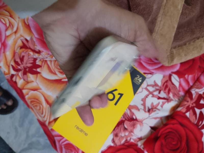 Realme C61 4