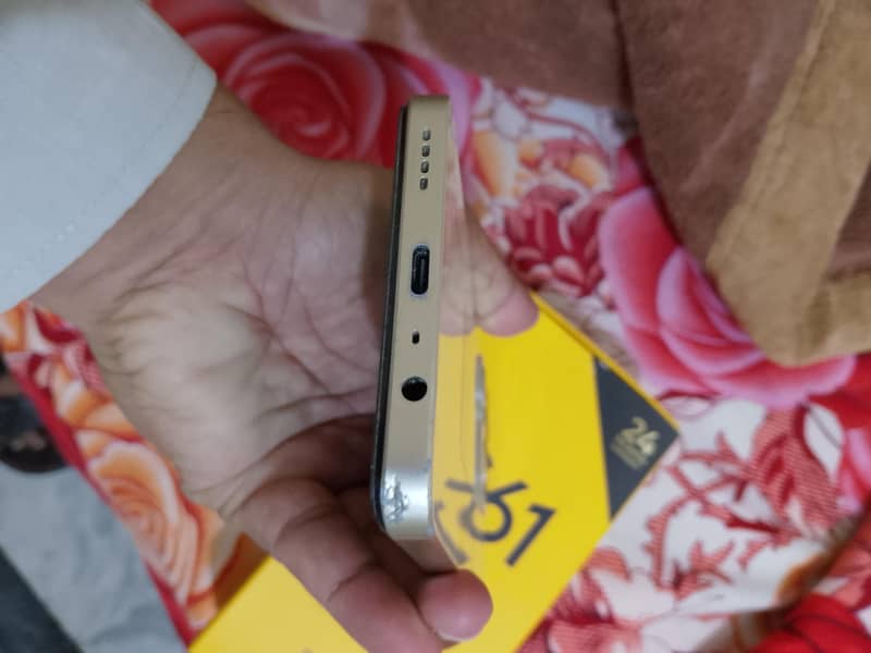 Realme C61 5