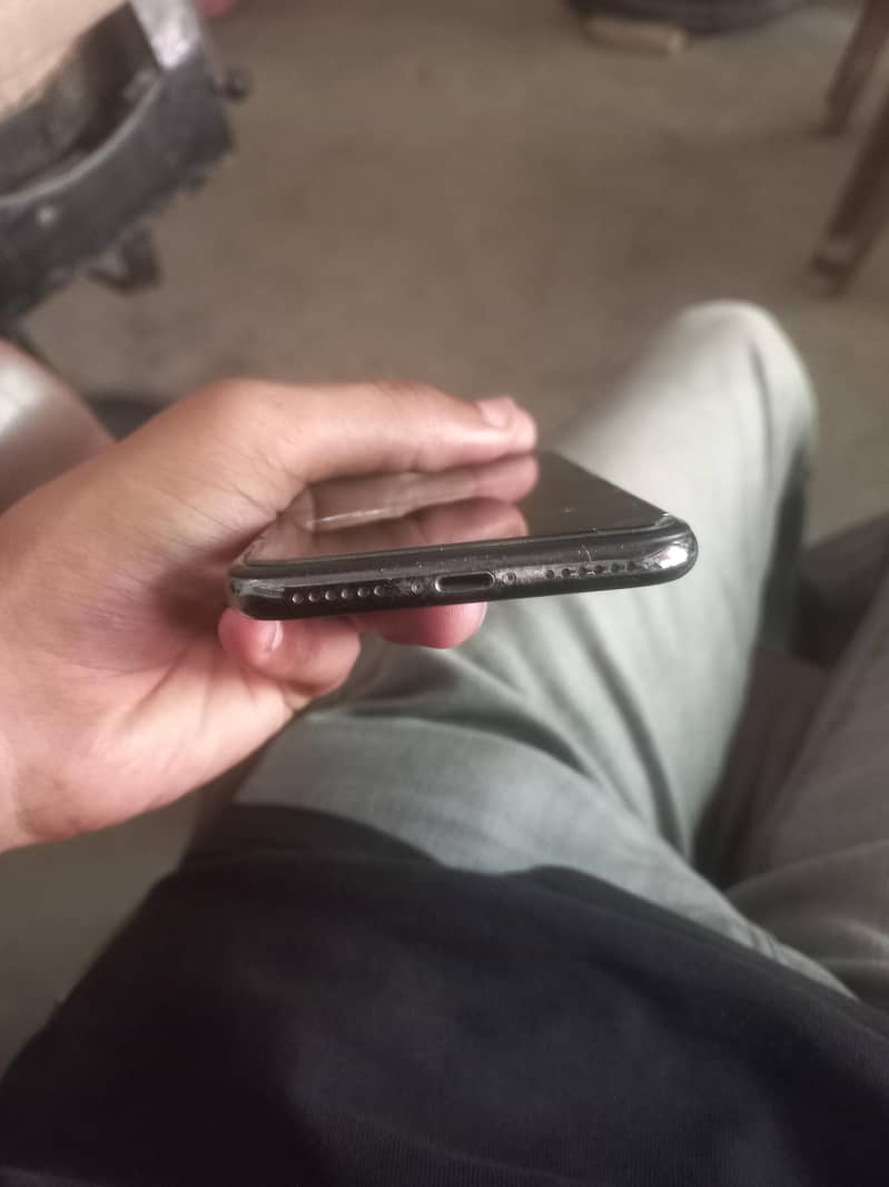 Apple iPhone X 3