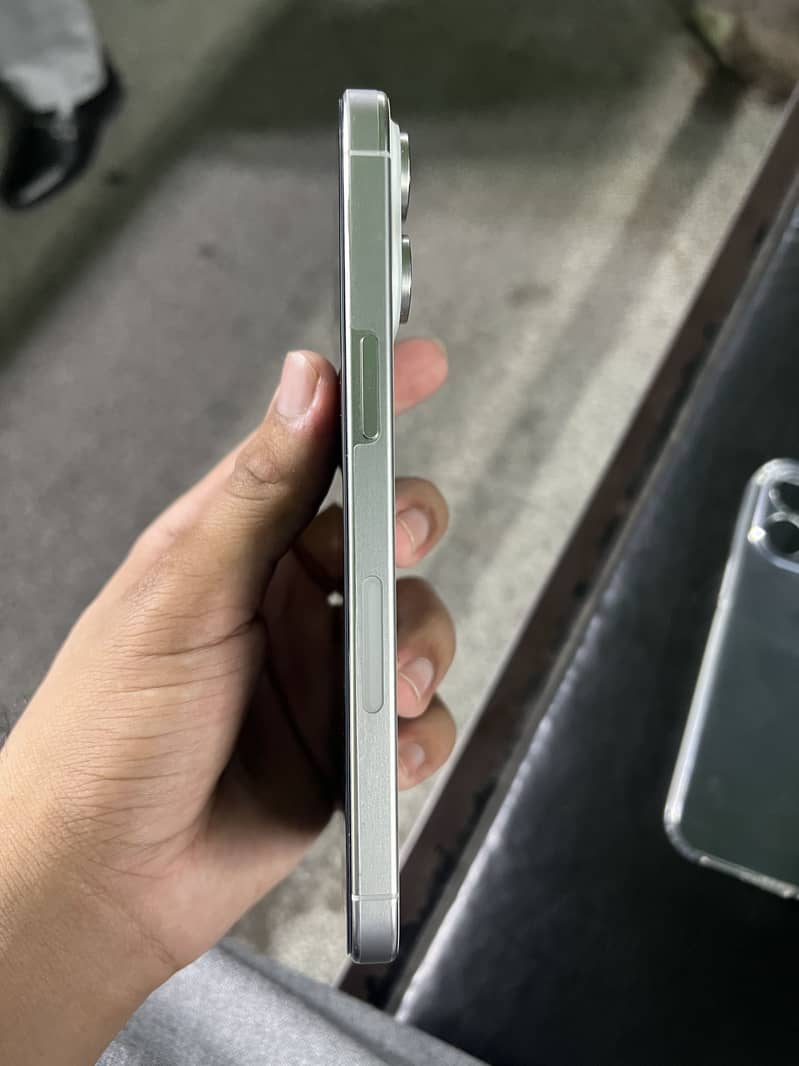 Apple iPhone 15 Pro Max 3