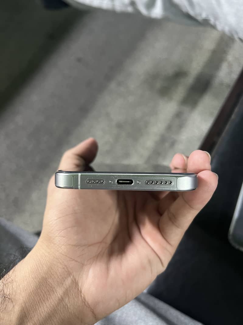 Apple iPhone 15 Pro Max 5
