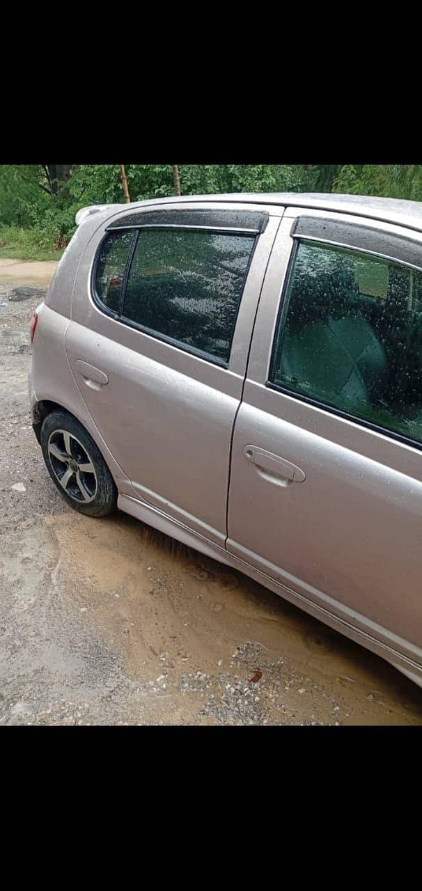 Toyota Vitz 2002 3
