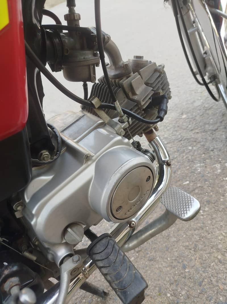Honda CD-70 9