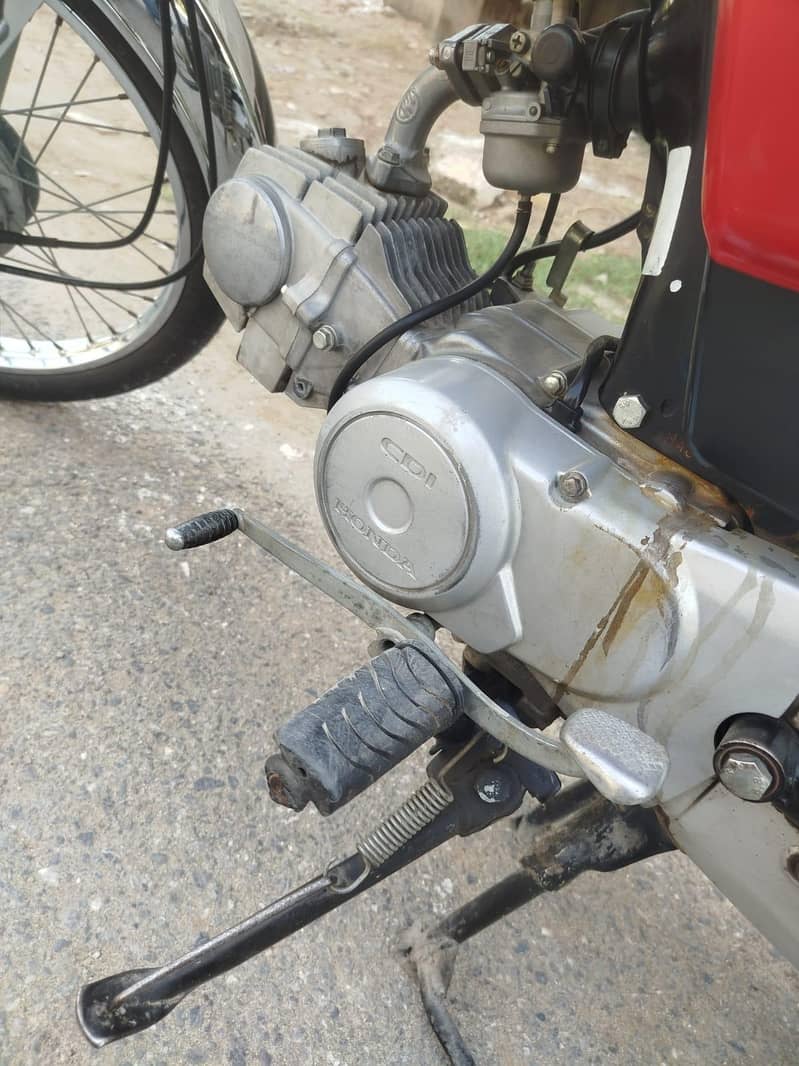 Honda CD-70 10