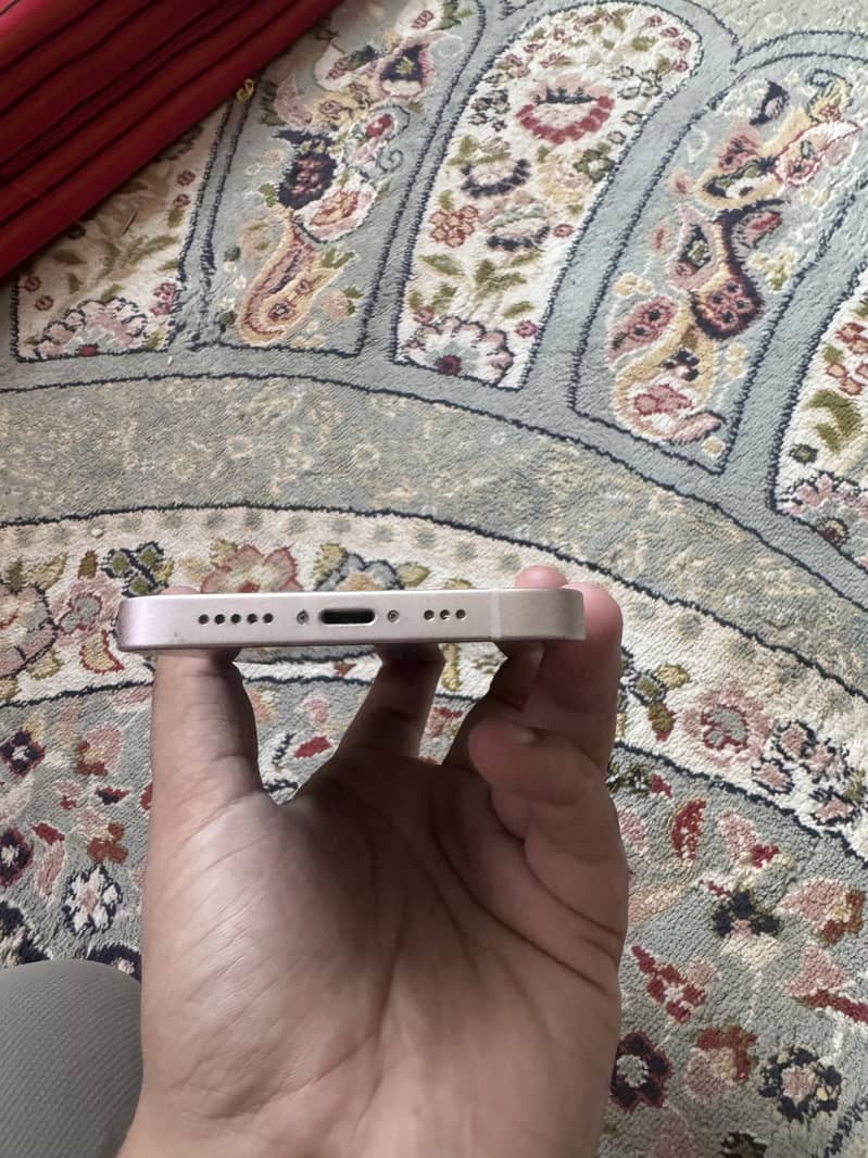 Apple iPhone 13 5