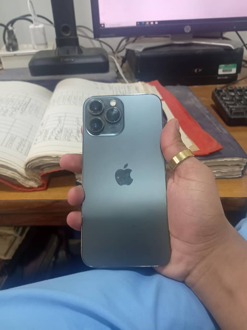Apple iPhone 13 Pro Max 2