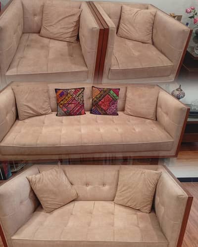 7 Seater Sofa 100/ Excellent condition not damaged
