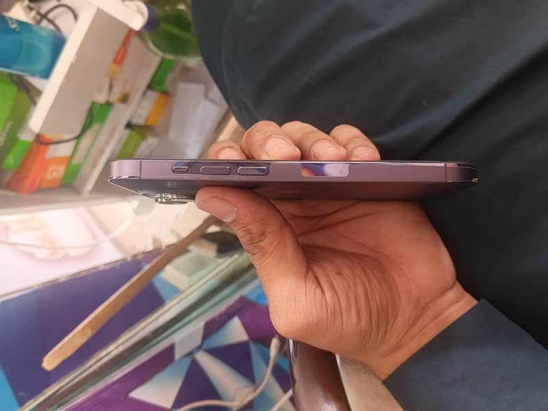 Apple iPhone 14 Pro 0