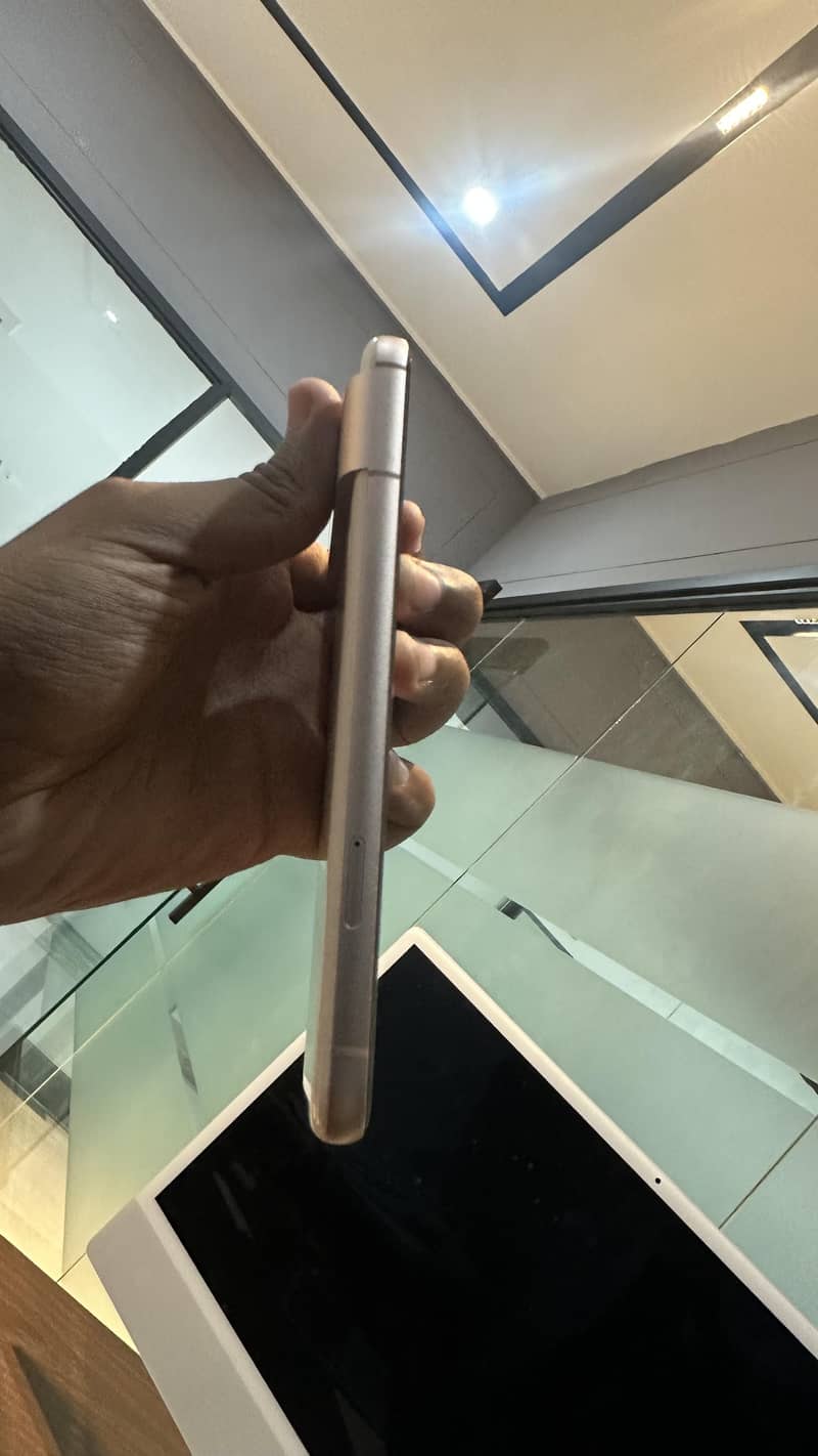 Google Pixel 8 6