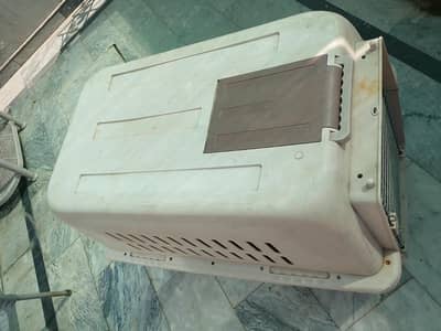 Travelling box for dogs and cats