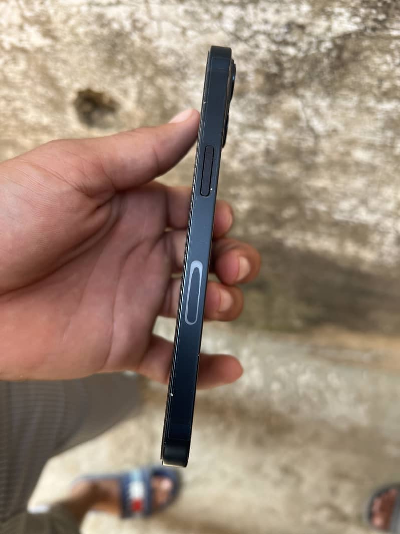 Apple iPhone 13 2