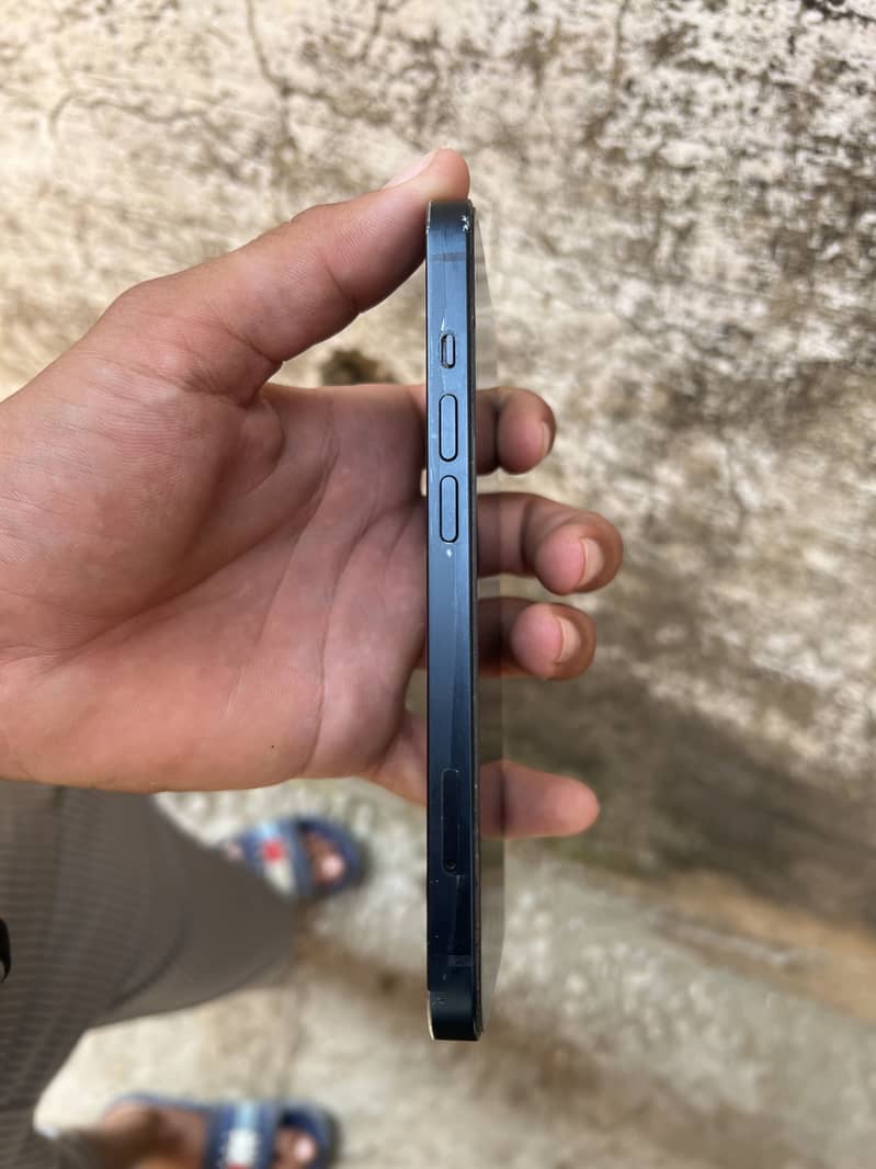 Apple iPhone 13 4
