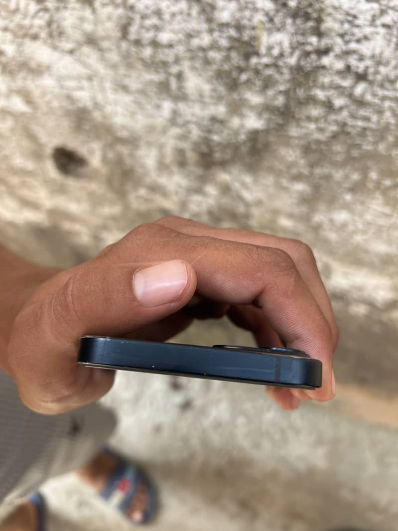 Apple iPhone 13 5