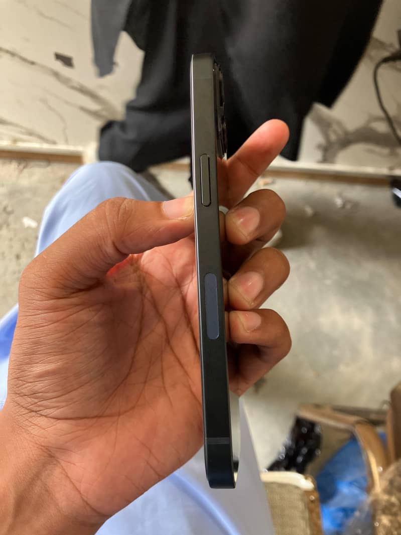 Apple iPhone 13 2
