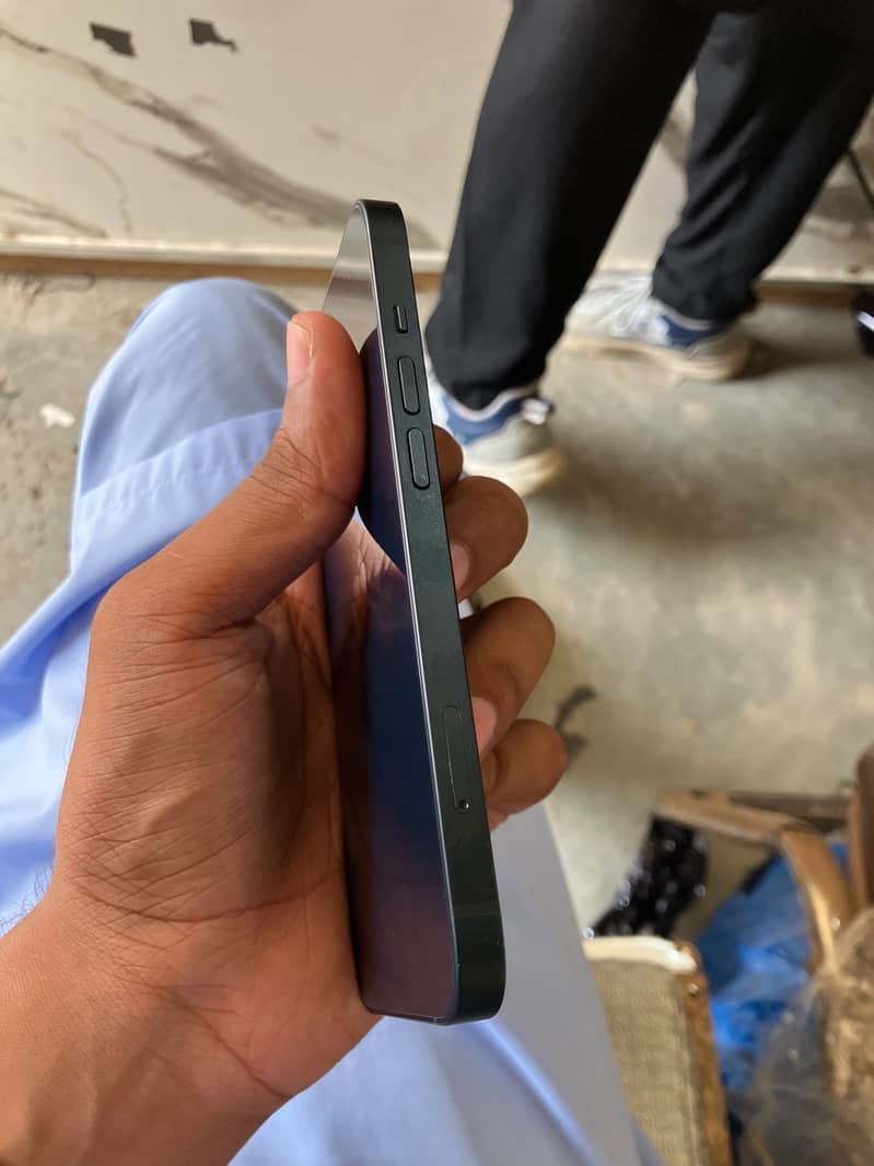 Apple iPhone 13 3
