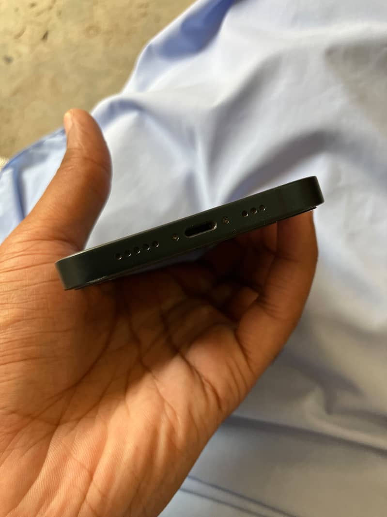 Apple iPhone 13 4